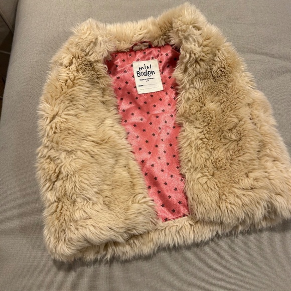 Mini Boden Cream Faux Fur Vest Toddler Girl 2/3 - Picture 11 of 13